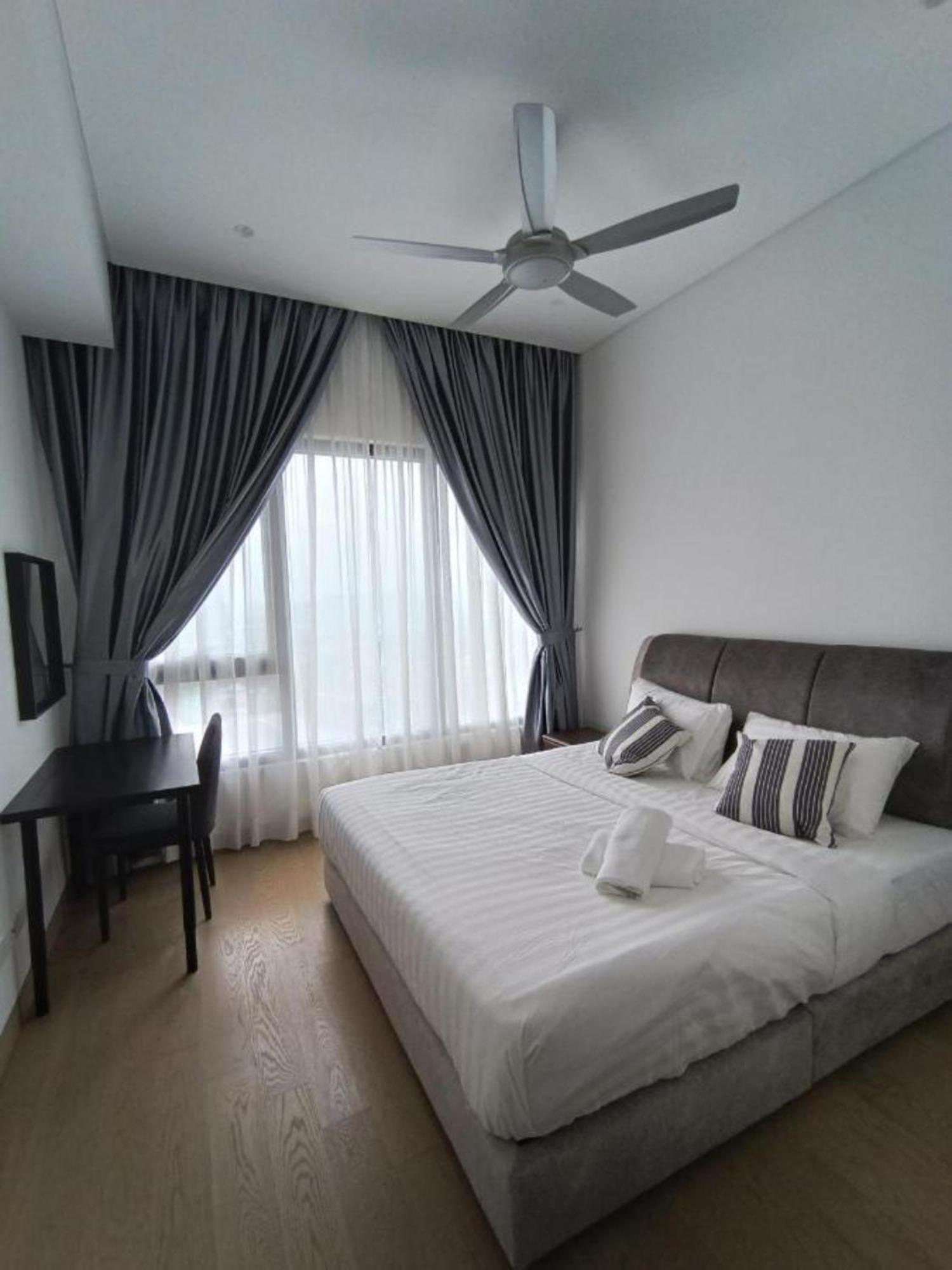 Bunga Suite At Lucentia Bbcc Kuala Lumpur Bagian luar foto